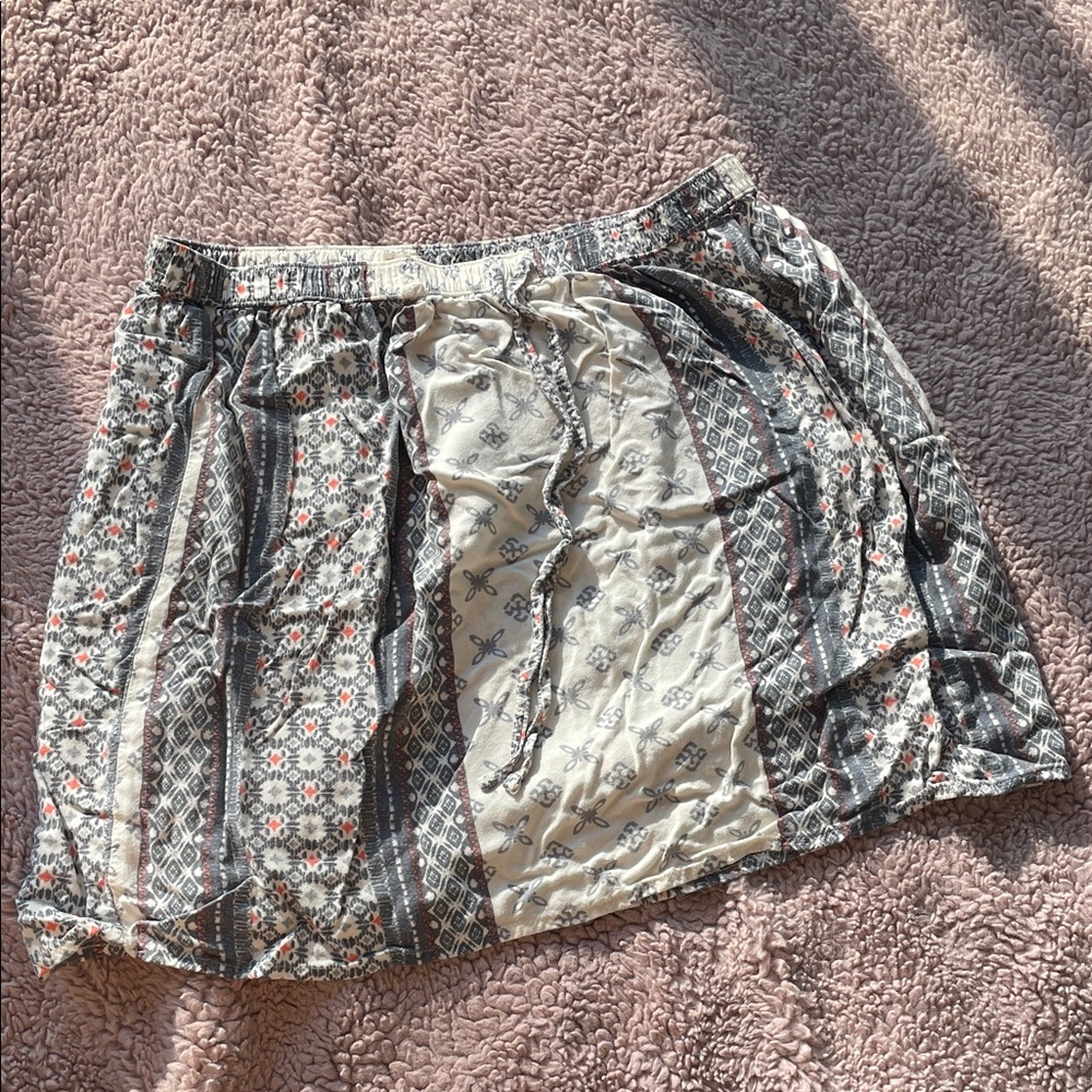 Hollister Cream and Gray Patterned Mini Skirt